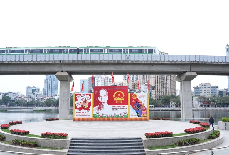 H&agrave; Nội rực rỡ cờ hoa hướng về ng&agrave;y hội non s&ocirc;ng- Ảnh 12.