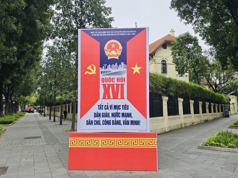 H&agrave; Nội rực rỡ cờ hoa hướng về ng&agrave;y hội non s&ocirc;ng- Ảnh 2.