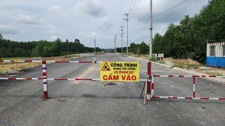 Cận cảnh dự &aacute;n đường gần 700 tỷ đồng ở Quảng Ng&atilde;i dở dang do vướng mặt bằng- Ảnh 15.