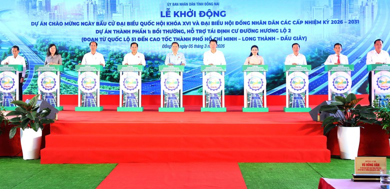 Chủ tịch Quốc hội Trần Thanh Mẫn dự lễ khởi động GPMB hương lộ 2 nối QL51 về cao tốc- Ảnh 1. Chủ tịch Quốc hội Trần Thanh Mẫn dự lễ khởi động GPMB hương lộ 2 nối QL51 về cao tốc- Ảnh 1.