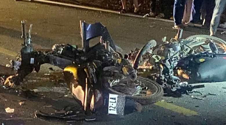 Hiện trường vụ tai nạn khiến 4 thanh ni&ecirc;n tử vong.