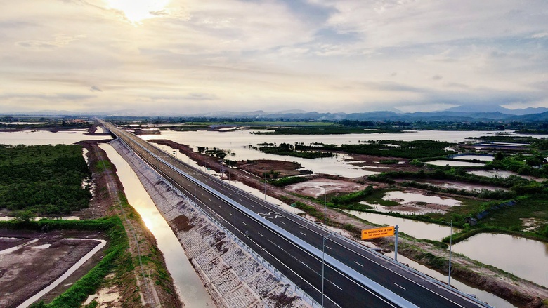 Cần gần 500.000 tỷ đồng đầu tư ho&agrave;n chỉnh c&aacute;c tuyến cao tốc ph&acirc;n kỳ- Ảnh 4.