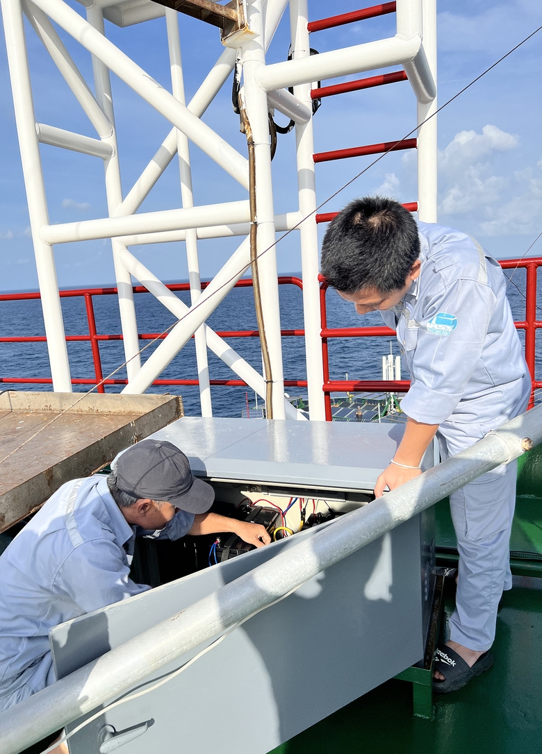 Giữ s&aacute;ng &ldquo;mắt biển&rdquo; nơi đầu s&oacute;ng- Ảnh 2.