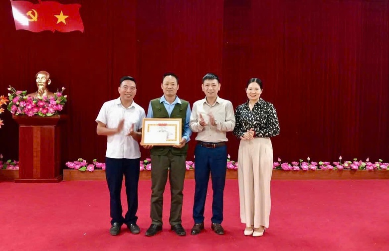 Tặng Hu&acirc;n chương Dũng cảm cho người cứu sống 6 nạn nh&acirc;n vụ lật thuyền ở hồ Th&aacute;c B&agrave;- Ảnh 2.