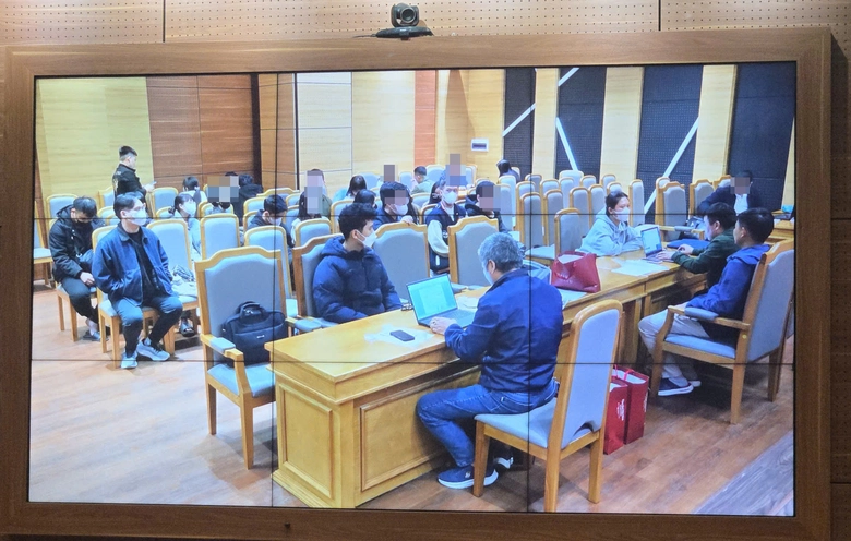 H&igrave;nh ảnh cảnh s&aacute;t bắt giữ đường d&acirc;y li&ecirc;n quan hệ thống "X&ocirc;i Lạc TV"- Ảnh 7.