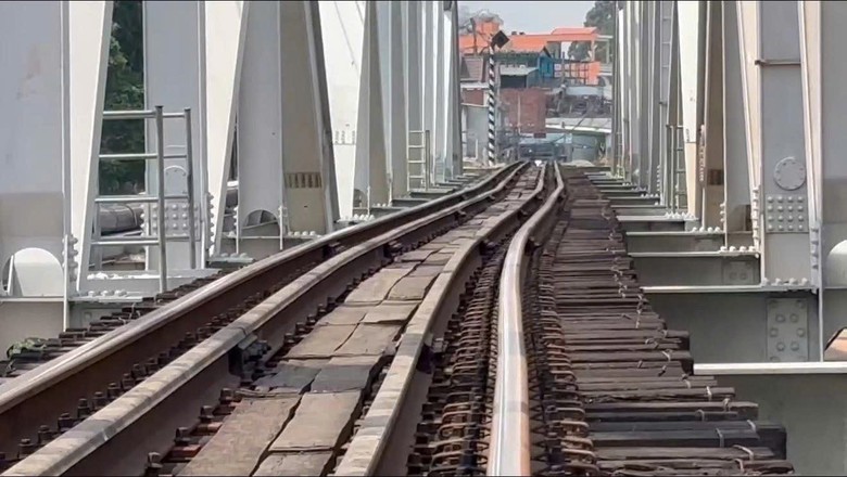 Vụ s&agrave; lan va chạm cầu Ghềnh: Chiều v&agrave; đ&ecirc;m nay sẽ lập t&agrave;u để chuyển tải h&agrave;nh kh&aacute;ch- Ảnh 2.