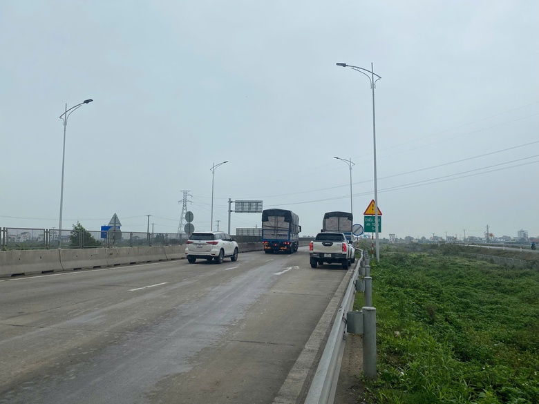Thu phí liên tuyến cao tốc Bắc - Nam: Vì sao phải lắp lại barie tại Diễn Châu - Bãi Vọt?- Ảnh 2. Thu phí liên tuyến cao tốc Bắc - Nam: Vì sao phải lắp lại barie tại Diễn Châu - Bãi Vọt?- Ảnh 2.