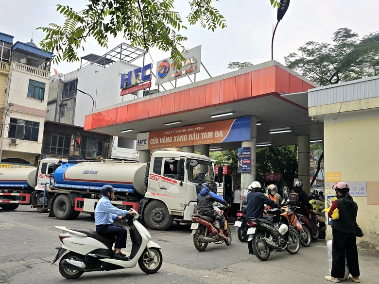 Sản lượng bán xăng dầu tăng vọt, nguồn cung vẫn đảm bảo- Ảnh 2. Sản lượng bán xăng dầu tăng vọt, nguồn cung vẫn đảm bảo- Ảnh 2.