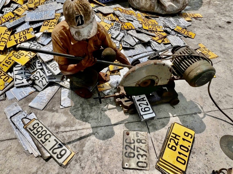 T&acirc;y Ninh ti&ecirc;u hủy gần 71.000 ph&ocirc;i đăng k&yacute; xe, hơn 3.000 bộ biển số thu hồi- Ảnh 1.