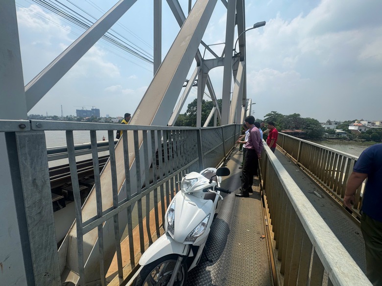 S&agrave; lan va chạm cầu Ghềnh ở Đồng Nai: Tạm phong tỏa hiện trường, x&aacute;c minh nguy&ecirc;n nh&acirc;n- Ảnh 2.