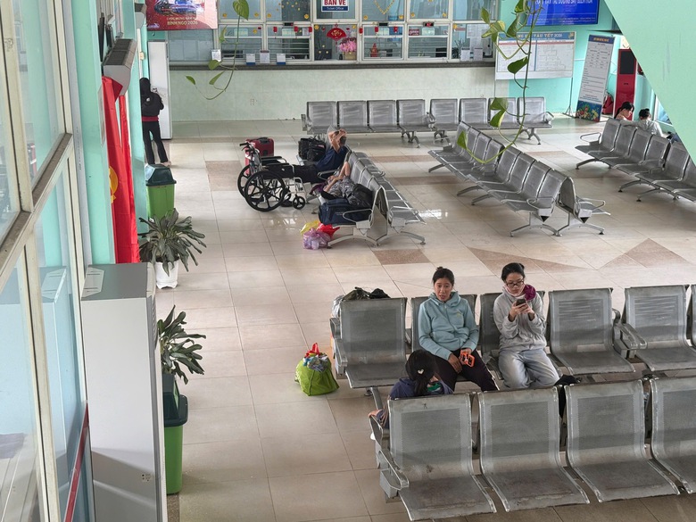 H&agrave;nh kh&aacute;ch di chuyển thế n&agrave;o sau sự cố s&agrave; lan va chạm cầu Ghềnh ở Đồng Nai?- Ảnh 1.