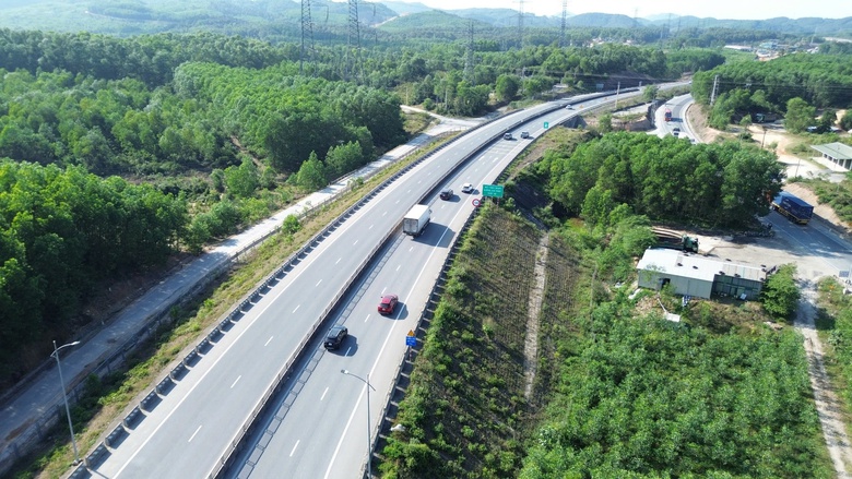 Thứ trưởng Nguyễn Tường Văn: K&yacute; giao ước, ph&aacute;t huy kh&iacute; thế thi c&ocirc;ng cao tốc Cam Lộ-La Sơn- Ảnh 4.