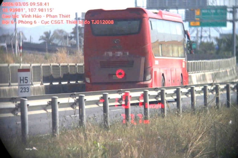 H&agrave;ng chục trường hợp vi phạm tốc độ tr&ecirc;n cao tốc từ TP.HCM đến V&acirc;n Phong- Ảnh 1.