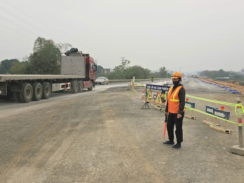 Tăng tốc thi c&ocirc;ng tuyến nối 2 cao tốc ở Ph&uacute; Thọ, nỗ lực th&ocirc;ng xe dịp 30/4- Ảnh 5.