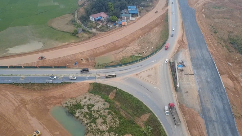 Tăng tốc thi c&ocirc;ng tuyến nối 2 cao tốc ở Ph&uacute; Thọ, nỗ lực th&ocirc;ng xe dịp 30/4- Ảnh 2.