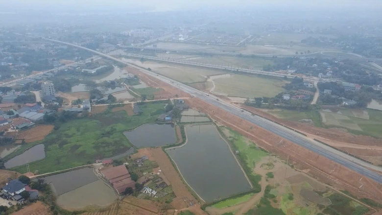 Tăng tốc thi c&ocirc;ng tuyến nối 2 cao tốc ở Ph&uacute; Thọ, nỗ lực th&ocirc;ng xe dịp 30/4- Ảnh 3.