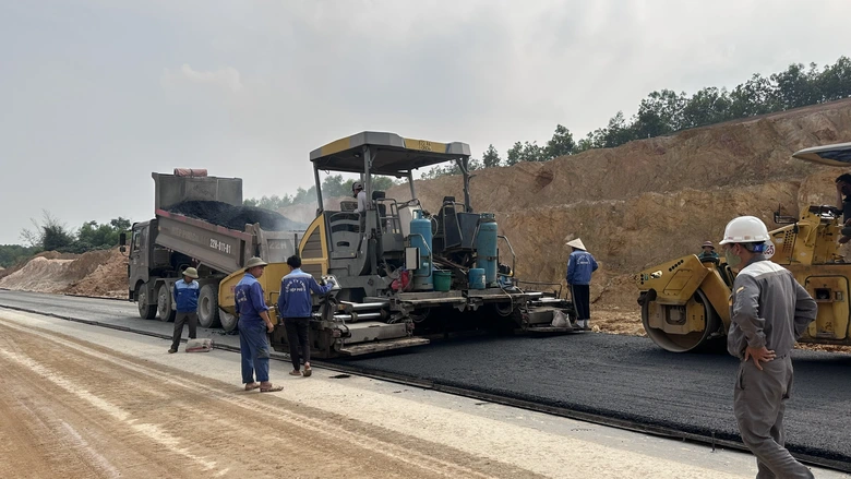 Tăng ca, tăng k&iacute;p đẩy nhanh tiến độ cao tốc Tuy&ecirc;n Quang - H&agrave; Giang- Ảnh 6.