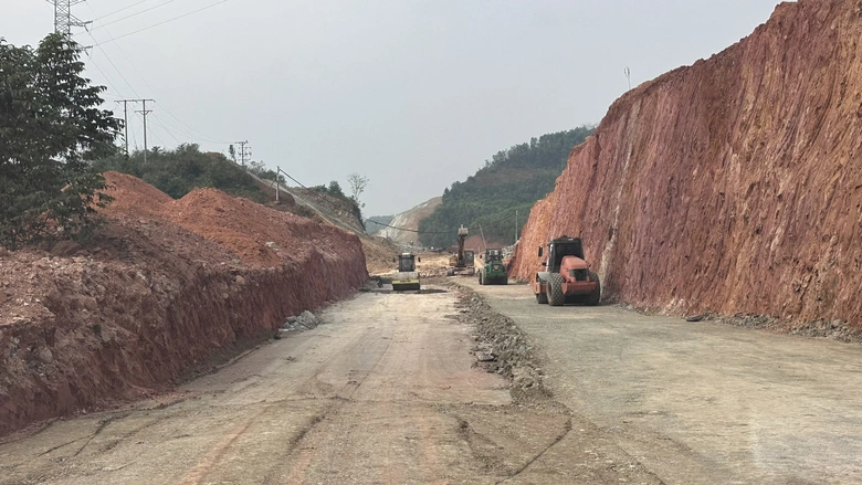 Tăng ca, tăng k&iacute;p đẩy nhanh tiến độ cao tốc Tuy&ecirc;n Quang - H&agrave; Giang- Ảnh 10.