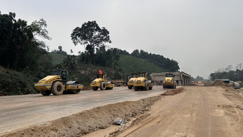 Tăng ca, tăng k&iacute;p đẩy nhanh tiến độ cao tốc Tuy&ecirc;n Quang - H&agrave; Giang- Ảnh 15.