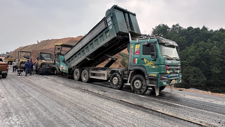 Tăng ca, tăng k&iacute;p đẩy nhanh tiến độ cao tốc Tuy&ecirc;n Quang - H&agrave; Giang- Ảnh 16.