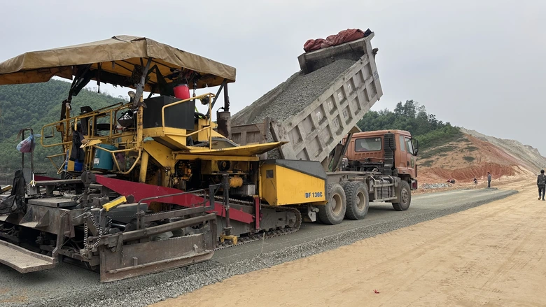 Tăng ca, tăng k&iacute;p đẩy nhanh tiến độ cao tốc Tuy&ecirc;n Quang - H&agrave; Giang- Ảnh 13.