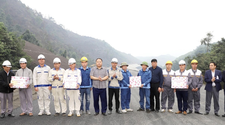 Tăng ca, tăng k&iacute;p đẩy nhanh tiến độ cao tốc Tuy&ecirc;n Quang - H&agrave; Giang- Ảnh 19.