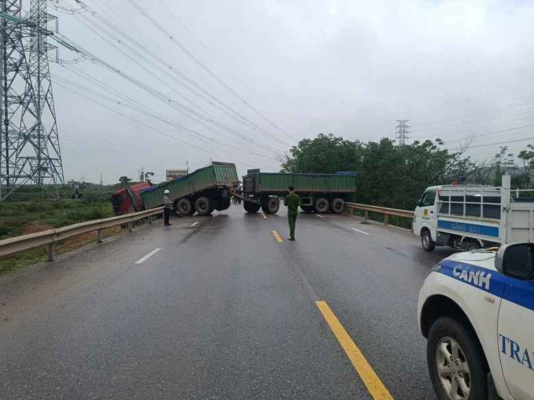 Tai nạn nghi&ecirc;m trọng tr&ecirc;n tuyến tr&aacute;nh qua H&agrave; Tĩnh, 2 người tử vong- Ảnh 1.