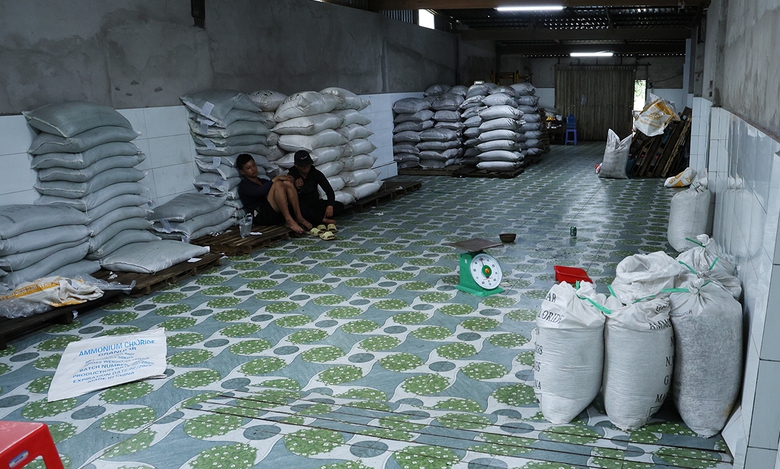 An Giang: Bắt quả tang cửa h&agrave;ng trộn gần 30 tấn ph&acirc;n b&oacute;n chưa được ph&eacute;p lưu h&agrave;nh- Ảnh 3.