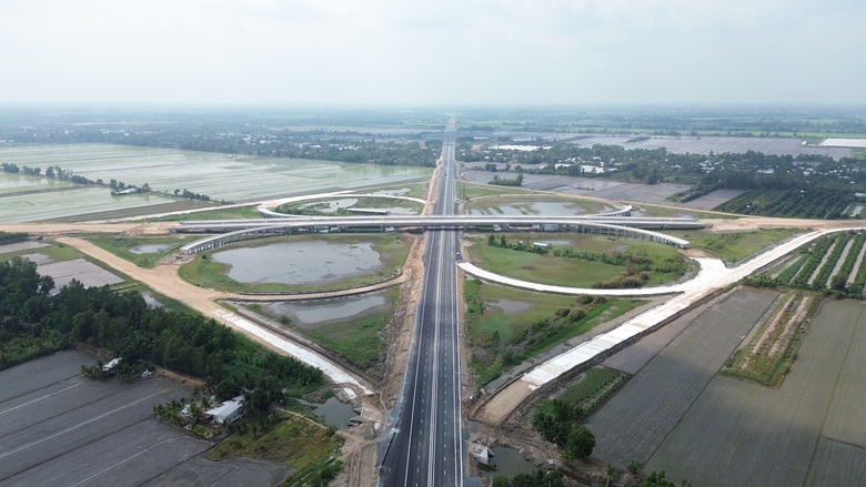 Chấn chỉnh c&ocirc;ng t&aacute;c an to&agrave;n giao th&ocirc;ng đoạn cao tốc Hậu Giang - C&agrave; Mau- Ảnh 1.