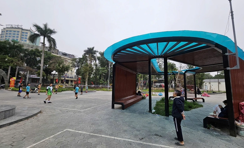 C&ocirc;ng vi&ecirc;n Bắc Linh Đ&agrave;m &ldquo;thay &aacute;o mới&rdquo;, trở th&agrave;nh điểm hẹn xanh của cư d&acirc;n- Ảnh 4.