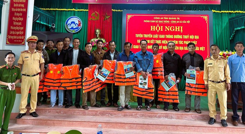 Quảng Trị tăng cường quản l&yacute; phương tiện giao th&ocirc;ng đường thủy nội địa- Ảnh 2.