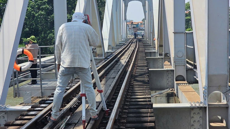 Đẩy nhanh kiểm định v&agrave; gia cố cầu Ghềnh, t&igrave;m phương &aacute;n sớm cho t&agrave;u chạy tạm 15km/h- Ảnh 4.