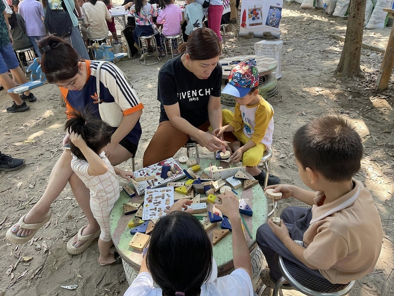 TPG đang tận dụng các khoảng trống hạn hẹp trong đô thị để kiến tạo các "quảng trường thu nhỏ" trong lòng đô thị. TPG đang tận dụng các khoảng trống hạn hẹp trong đô thị để kiến tạo các "quảng trường thu nhỏ" trong lòng đô thị.