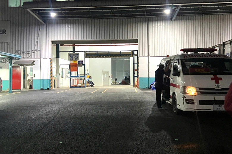 Sập trần nhà kho ở TP.HCM làm 4 người rơi từ độ cao 10m, 1 người tử vong- Ảnh 1. Sập trần nhà kho ở TP.HCM làm 4 người rơi từ độ cao 10m, 1 người tử vong- Ảnh 1.