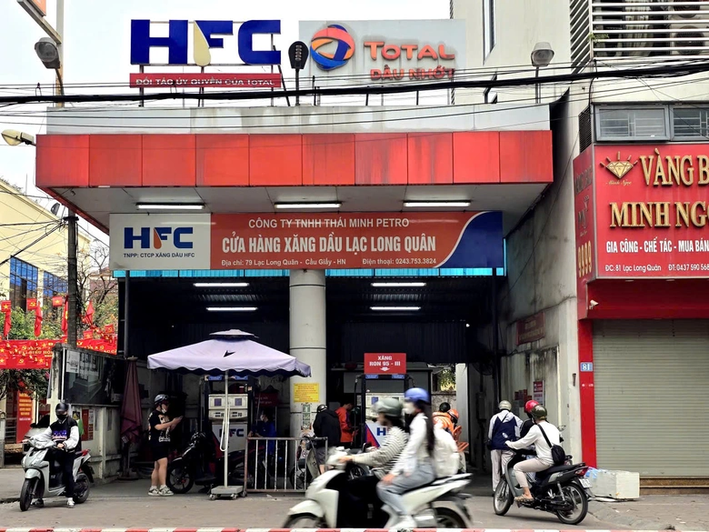 Bộ C&ocirc;ng thương: Xuất hiện t&igrave;nh trạng người d&acirc;n Campuchia, L&agrave;o sang Việt Nam mua xăng dầu- Ảnh 1.