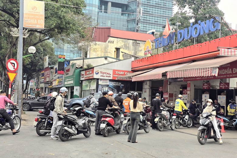 Thứ trưởng Bộ C&ocirc;ng thương: Triển khai xăng sinh học E10 c&agrave;ng sớm c&agrave;ng tốt- Ảnh 2.