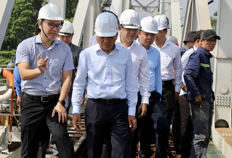 Thứ trưởng Nguyễn Danh Huy: Khẩn trương khắc phục sự cố, xử l&yacute; tr&aacute;ch nhiệm vụ cầu Ghềnh- Ảnh 3.