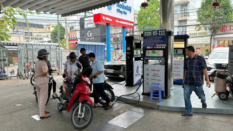 Đồng Nai c&ocirc;ng bố đường d&acirc;y n&oacute;ng tiếp nhận phản &aacute;nh, tr&aacute;nh găm h&agrave;ng xăng, dầu- Ảnh 1.