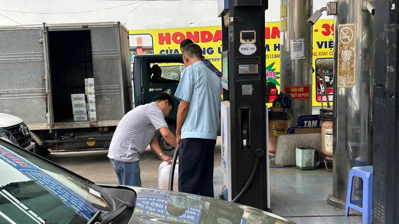 Đồng Nai c&ocirc;ng bố đường d&acirc;y n&oacute;ng tiếp nhận phản &aacute;nh, tr&aacute;nh găm h&agrave;ng xăng, dầu- Ảnh 2.