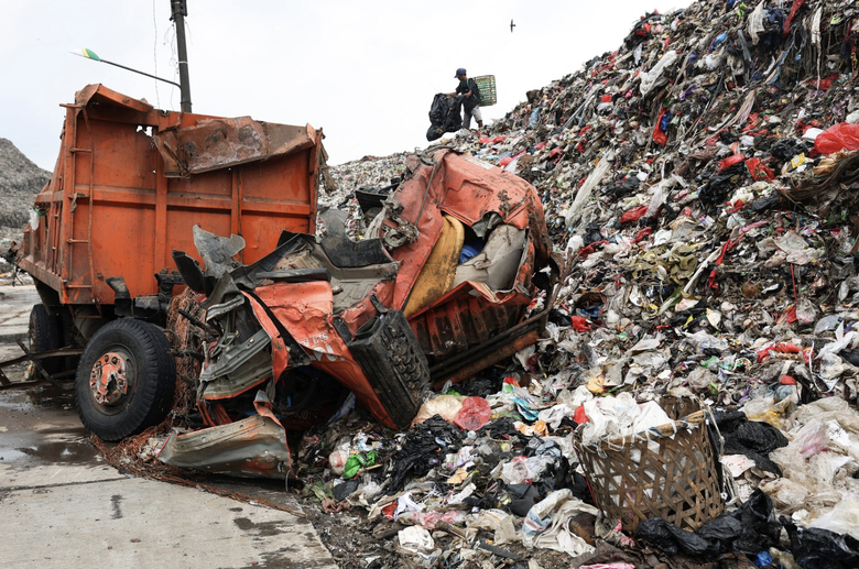 Sập n&uacute;i r&aacute;c tại b&atilde;i ch&ocirc;n lấp lớn nhất Indonesia khiến nhiều người thiệt mạng, mất t&iacute;ch- Ảnh 2.