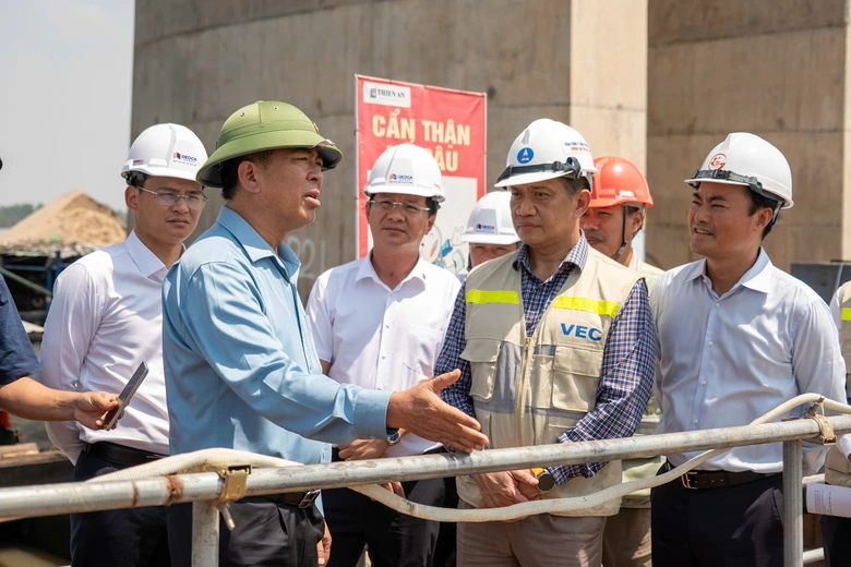 Bộ trưởng Trần Hồng Minh kiểm tra V&agrave;nh đai 3 v&agrave; cao tốc TP.HCM - Long Th&agrave;nh - Dầu Gi&acirc;y- Ảnh 5.