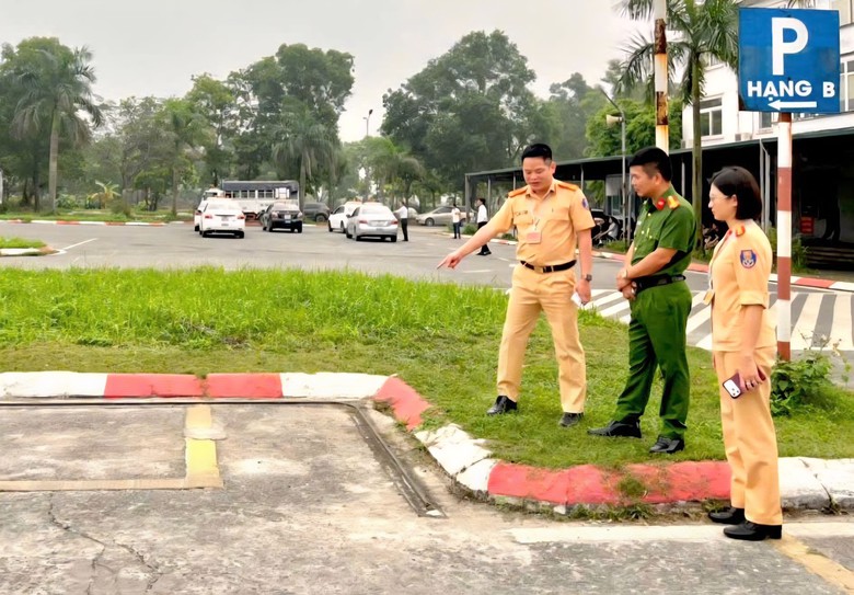 Ph&oacute; gi&aacute;m đốc C&ocirc;ng an tỉnh kiểm tra chất lượng s&aacute;t hạch l&aacute;i xe tại Ninh B&igrave;nh- Ảnh 2.