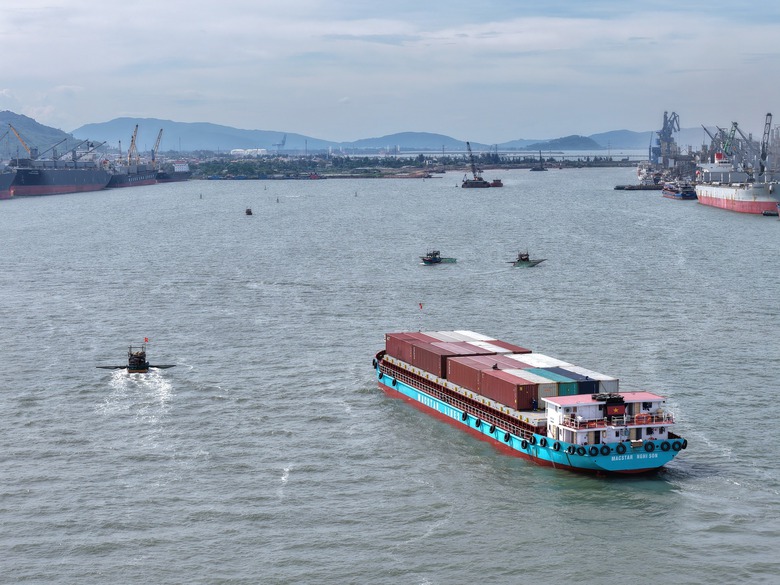 Nhiều phương tiện thủy chính thức được miễn phí, lệ phí từ 1/4- Ảnh 1. Nhiều phương tiện thủy chính thức được miễn phí, lệ phí từ 1/4- Ảnh 1.