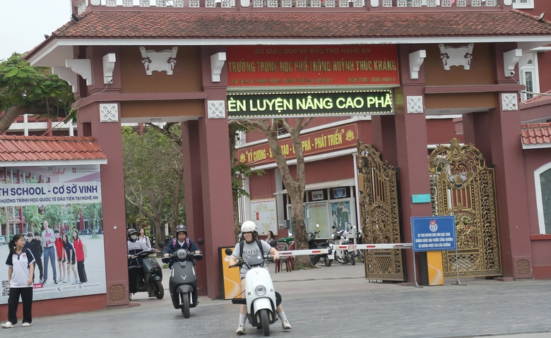 Học sinh lớp 10 tăng đột biến, Nghệ An triển khai nhiều giải pháp giảm áp lực tuyển sinh- Ảnh 2. Học sinh lớp 10 tăng đột biến, Nghệ An triển khai nhiều giải pháp giảm áp lực tuyển sinh- Ảnh 2.