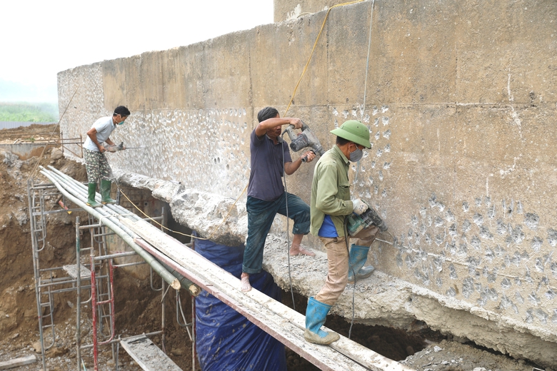 Bảo đảm hoàn thành sửa chữa cầu sông Lô trước mùa mưa lũ 2026- Ảnh 4. Bảo đảm hoàn thành sửa chữa cầu sông Lô trước mùa mưa lũ 2026- Ảnh 4.