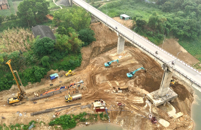 Bảo đảm hoàn thành sửa chữa cầu sông Lô trước mùa mưa lũ 2026- Ảnh 7. Bảo đảm hoàn thành sửa chữa cầu sông Lô trước mùa mưa lũ 2026- Ảnh 7.