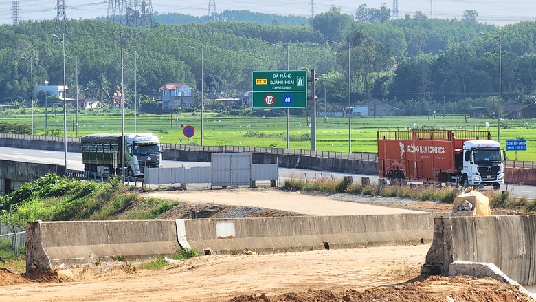 Hoàn thành nút giao nối cao tốc với khu kinh tế Dung Quất trong tháng 6- Ảnh 12. Hoàn thành nút giao nối cao tốc với khu kinh tế Dung Quất trong tháng 6- Ảnh 12.