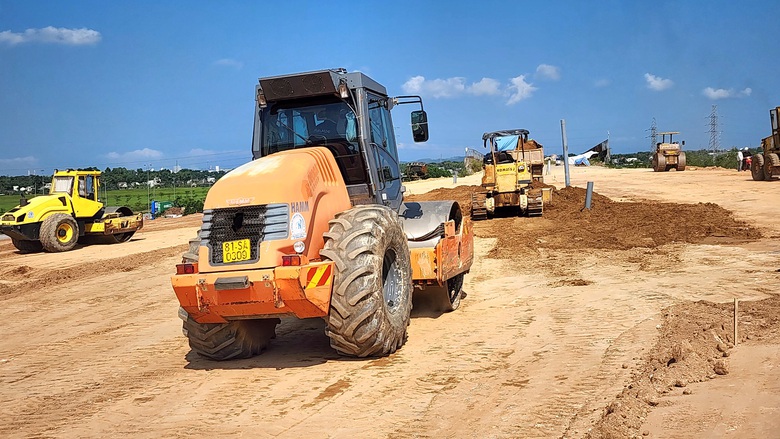 Hoàn thành nút giao nối cao tốc với khu kinh tế Dung Quất trong tháng 6- Ảnh 2. Hoàn thành nút giao nối cao tốc với khu kinh tế Dung Quất trong tháng 6- Ảnh 2.