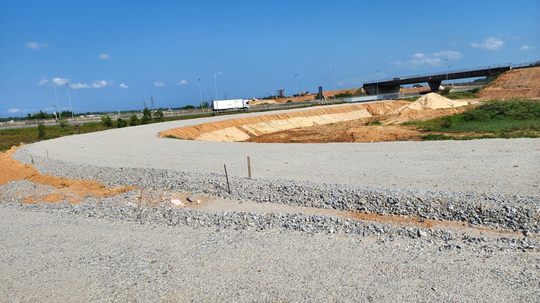 Hoàn thành nút giao nối cao tốc với khu kinh tế Dung Quất trong tháng 6- Ảnh 6. Hoàn thành nút giao nối cao tốc với khu kinh tế Dung Quất trong tháng 6- Ảnh 6.