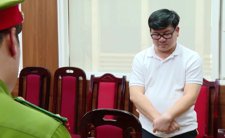 Thêm nhiều giám đốc bị đề nghị truy tố trong vụ kẹo Kera liên quan Hằng Du Mục- Ảnh 2. Thêm nhiều giám đốc bị đề nghị truy tố trong vụ kẹo Kera liên quan Hằng Du Mục- Ảnh 2.